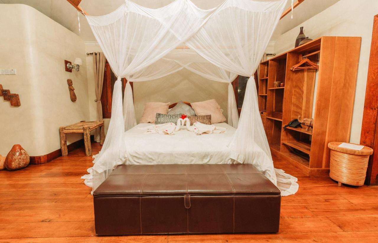 Escarpment Luxury Lodge Manyara 음토와음부 외부 사진
